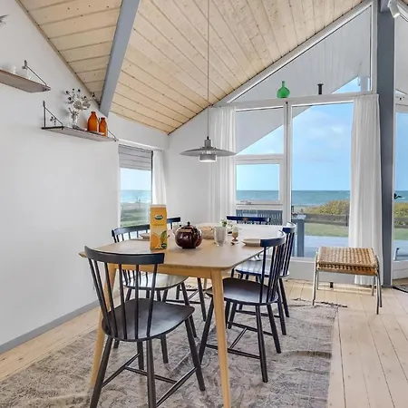 בית נופש Three-bedroom In