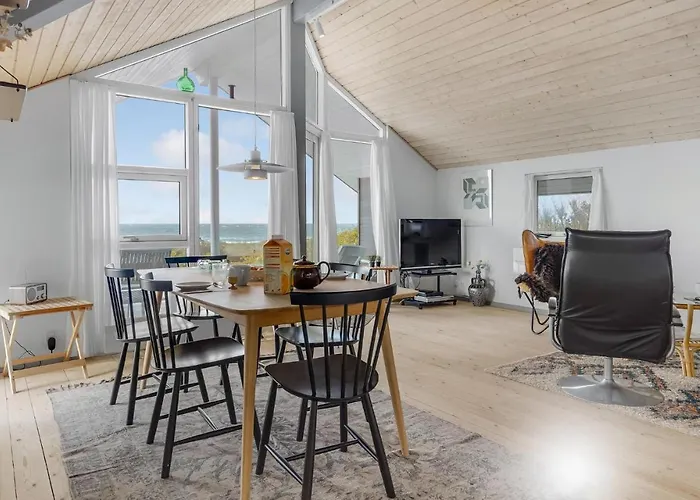 Three-bedroom In * سالغيليز