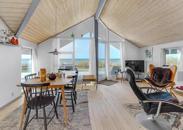 Three-bedroom In * سالغيليز